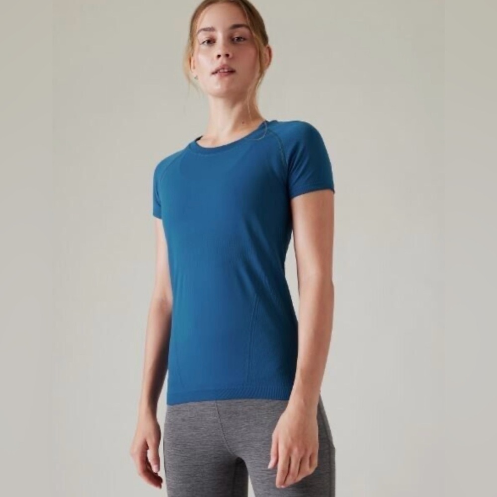 Athleta Momentum Short Sleeve T Shirt Blue Size Large